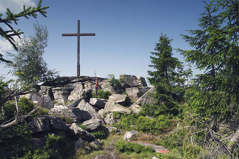 _IMG3810.jpg - Vyhlídka na Bílé skále. Kříž byl vztyčen v roce 2000 na velký pátek.